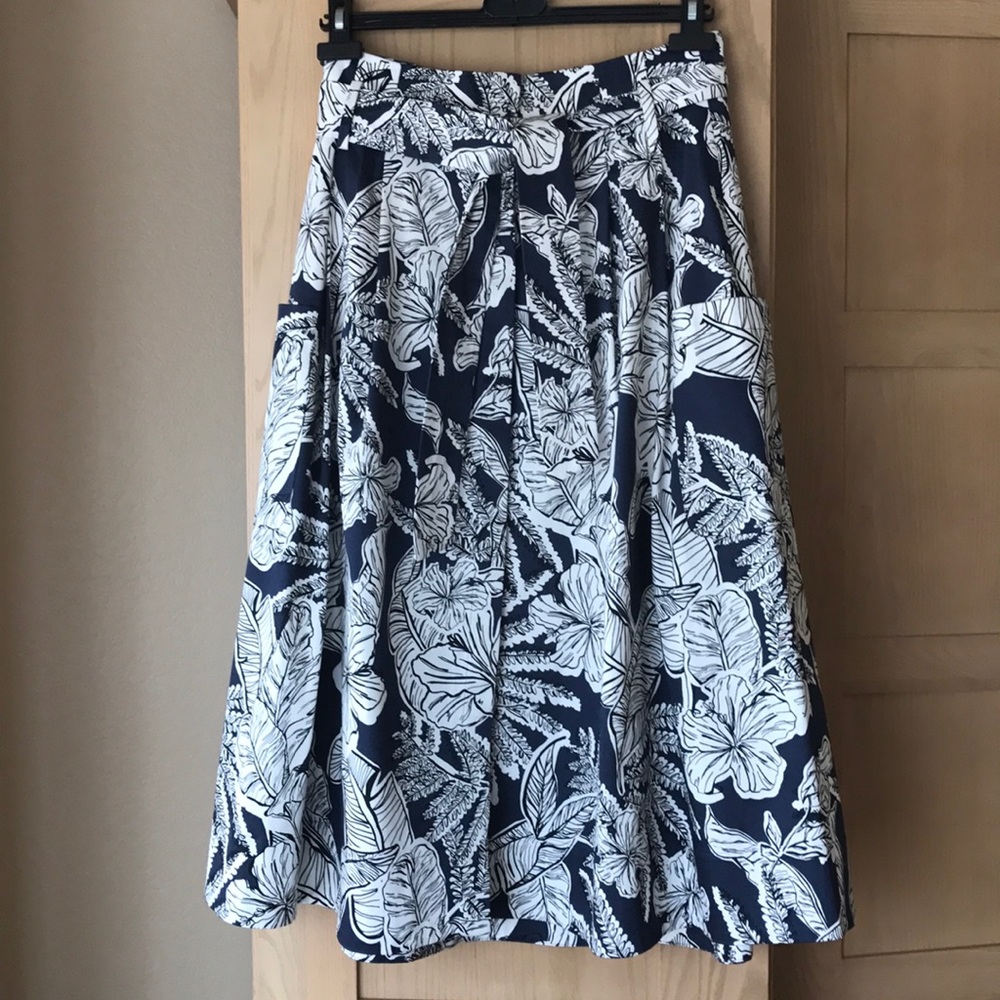 Zara Navy and White A-Line Skirt